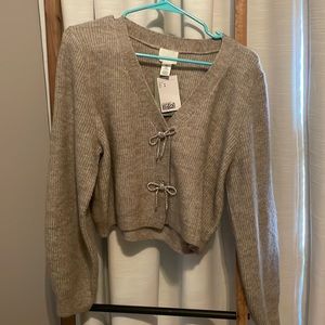 H&M NWT cropped sweater with sparkling bow detail
